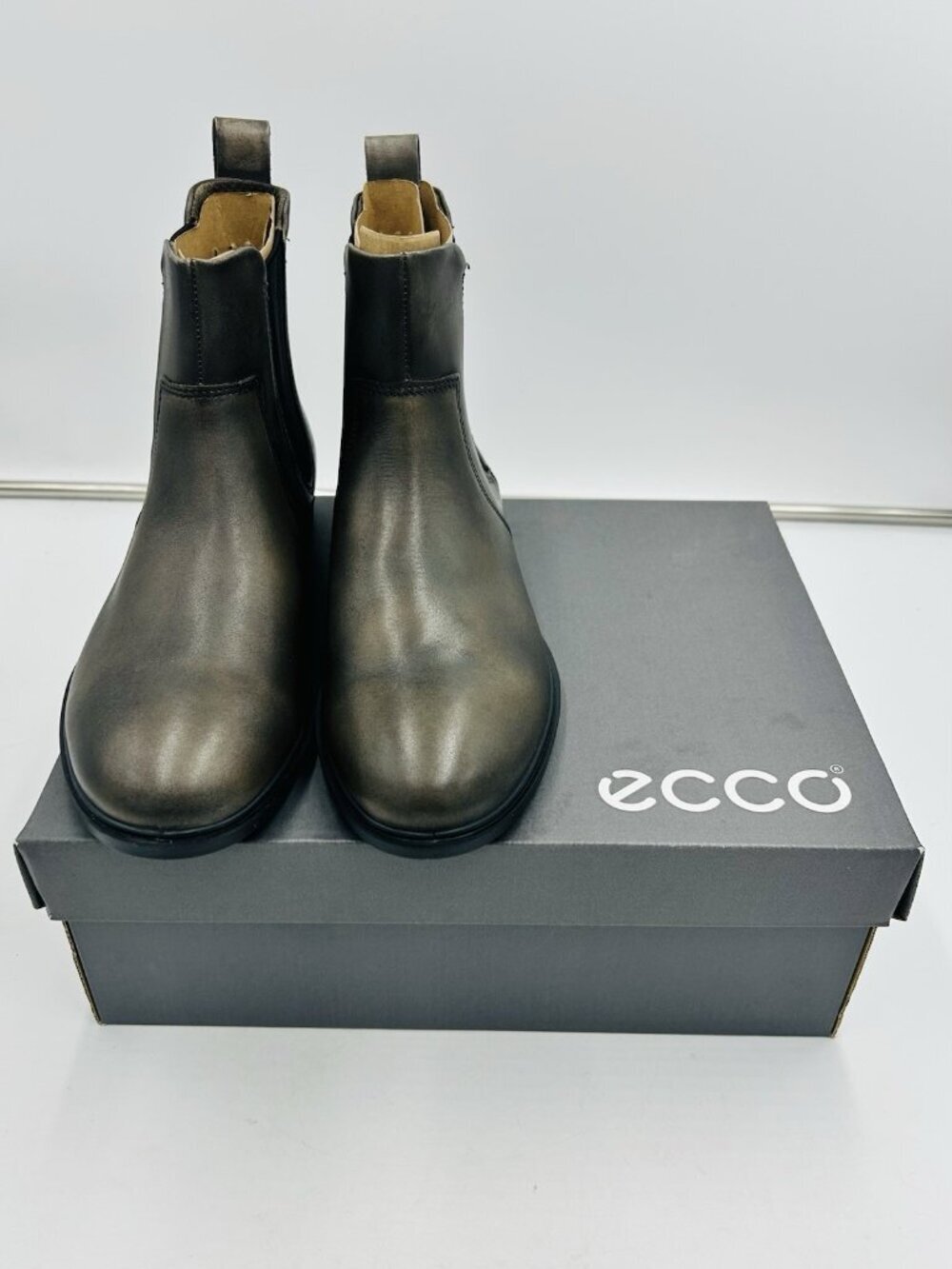ECCO Women's Touch 15 Chelsea Gray Leather Boots Size US 9- 9.5/EU 40 New In Box